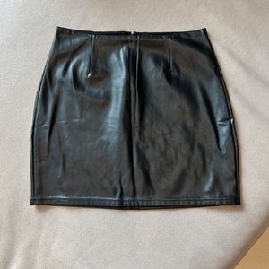 Talula Aritzia vegan/faux leather miniskirt size 2